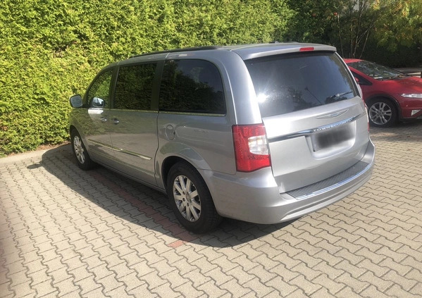 Chrysler Town &amp; Country cena 64999 przebieg: 126000, rok produkcji 2016 z Siedlce małe 37